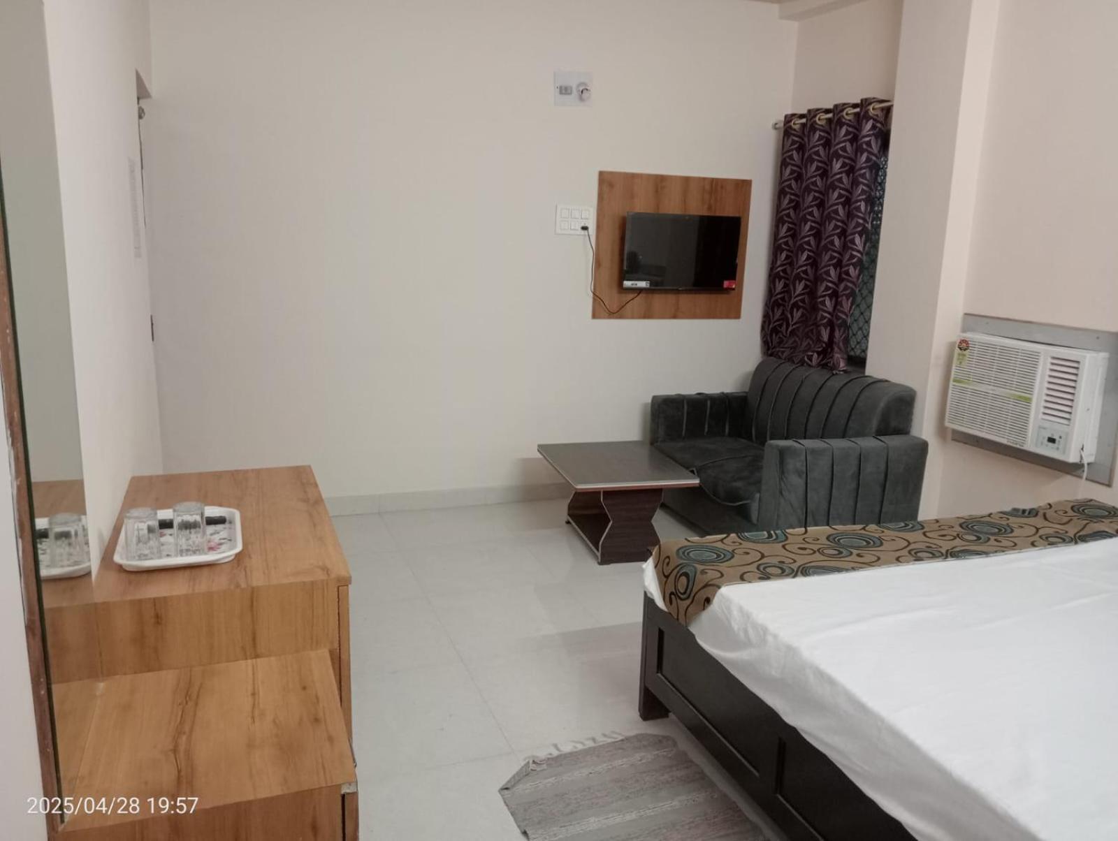 Hotel Vishwa Residency Patna  Room photo