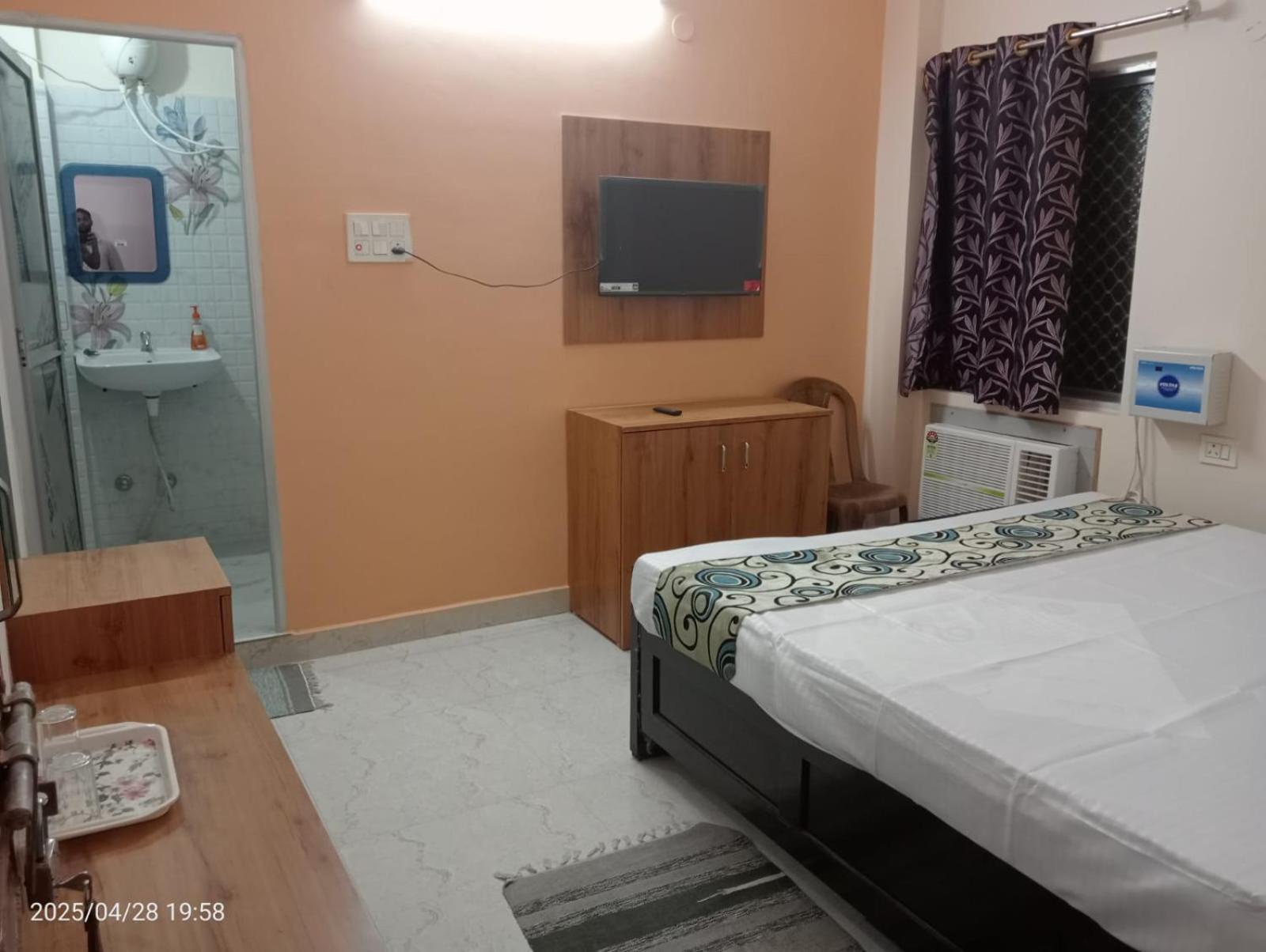 Hotel Vishwa Residency Patna  Room photo